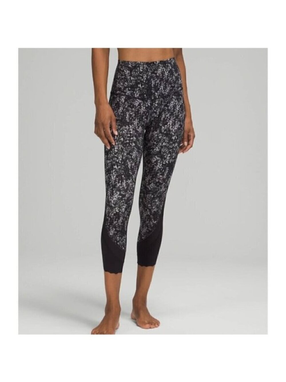 Lululemon Printed Highrise scallop hems crop leggings B100